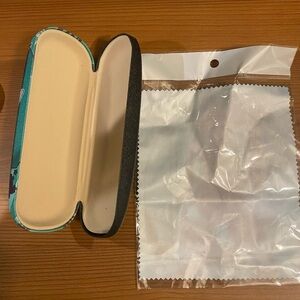 Anime Hard Shell Eyeglass Case and cloth